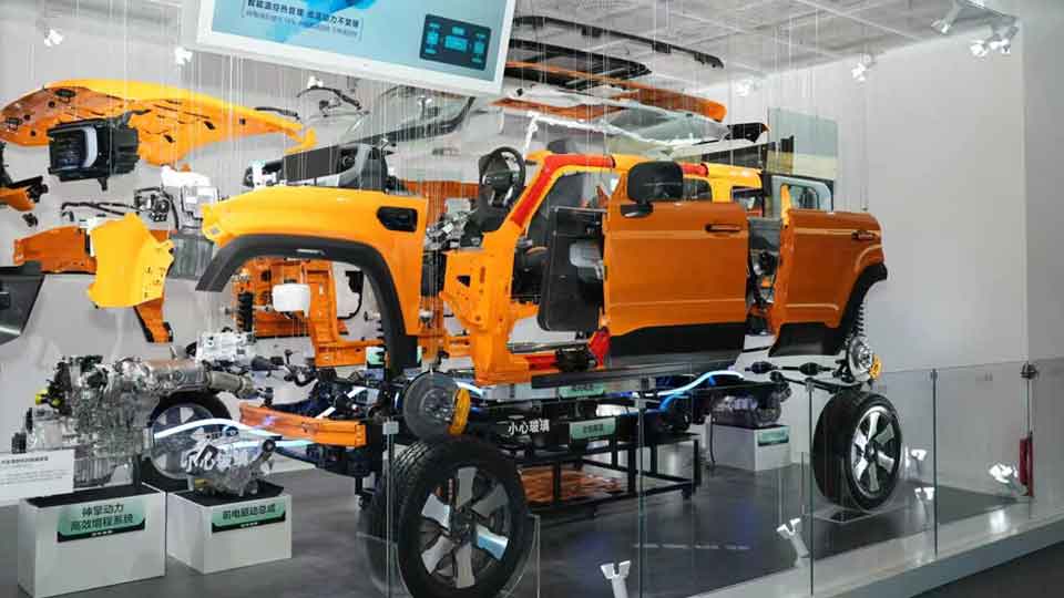 顺义区长崔小浩做客“市民对话一把手”，第一站来到北京越野智能工厂