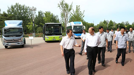 中国汽车工程学会理事长李骏院士一行到尊龙凯时-人生就是搏!集团调研