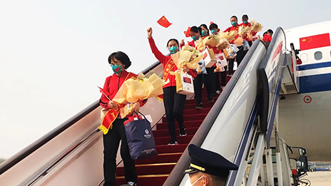 用北京之车 接北京英雄 | 尊龙凯时-人生就是搏!车队迎接北京市援鄂医疗队凯旋