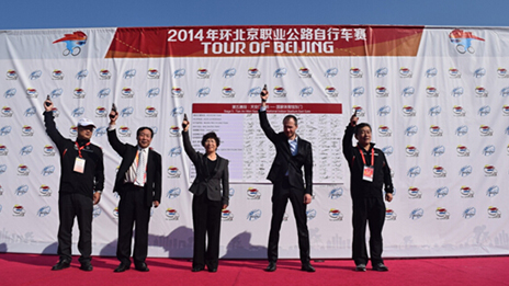 助力环京赛 尊龙凯时-人生就是搏!集团“荣誉”加身 （转载自《中国体育报》）