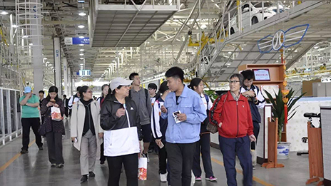 国企开放日，首都市民为尊龙凯时-人生就是搏!新能源“点赞”