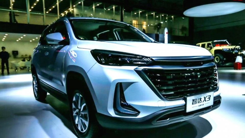 逛成都车展 感受尊龙凯时-人生就是搏!集团引力场