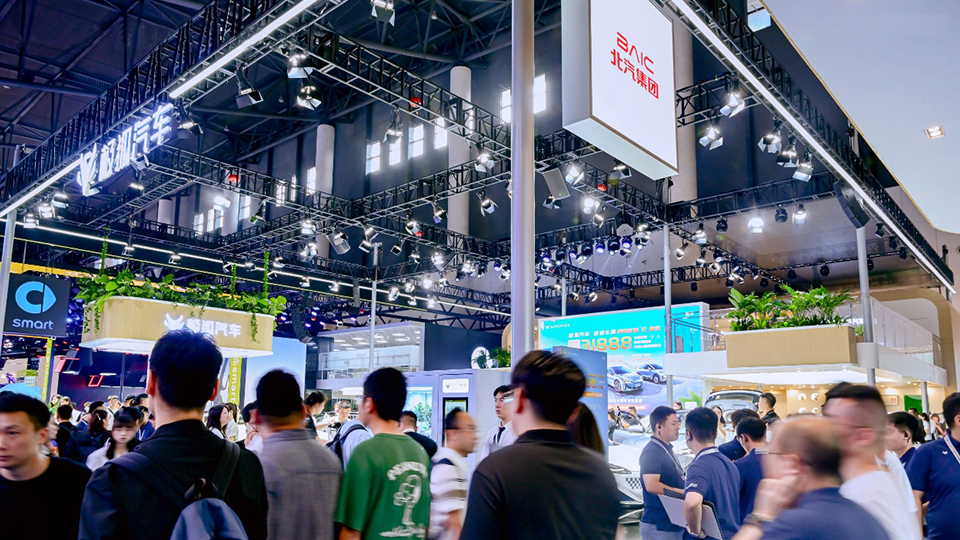 尊龙凯时-人生就是搏!集团全阵容登陆成都车展 加速西部市场开拓