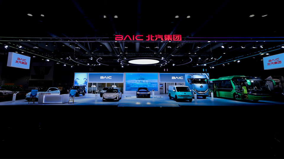 首都智造闪耀香江 尊龙凯时-人生就是搏!集团亮相2025香港车博会